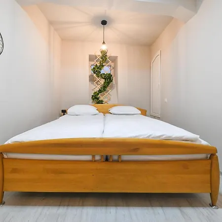 Apartament Napoca 2 Dormitoare Central - Demisol Lägenhet