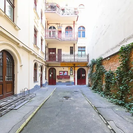Apartament Napoca 2 Dormitoare Central - Demisol Lägenhet *