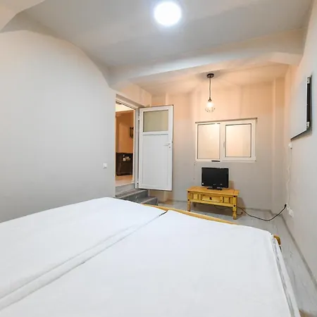 Apartament Napoca 2 Dormitoare Central - Demisol * Cluj-Napoca