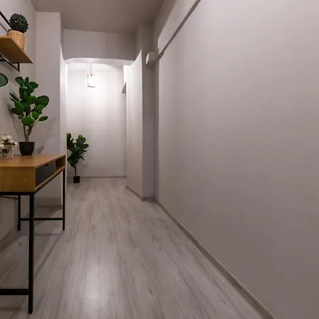 Apartament Napoca 2 Dormitoare Central - Demisol Lägenhet *