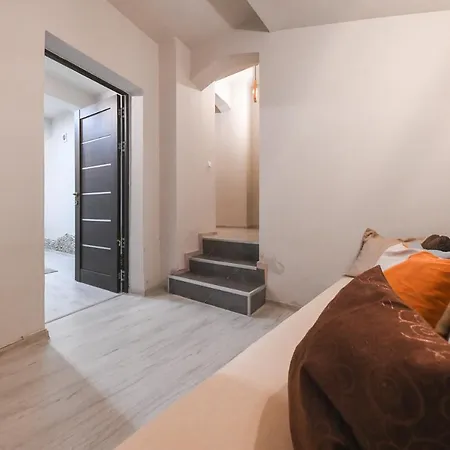 Apartament Napoca 2 Dormitoare Central - Demisol Lägenhet *